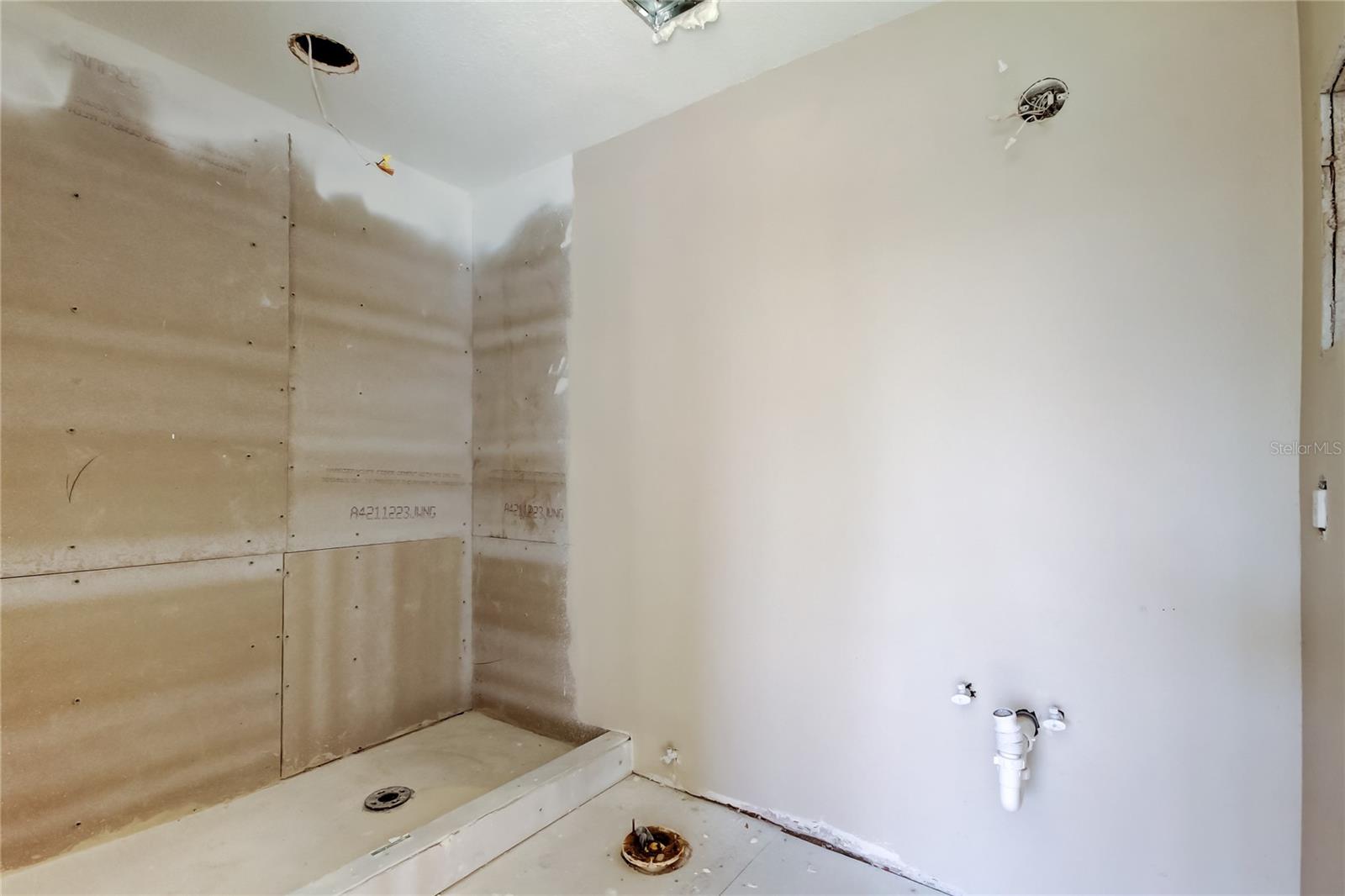 LAKE VIEW CONDO PH V - Residential