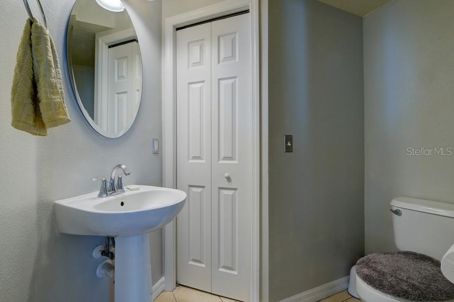 LAKESIDE VILLAGE TOWNHOME - Residential