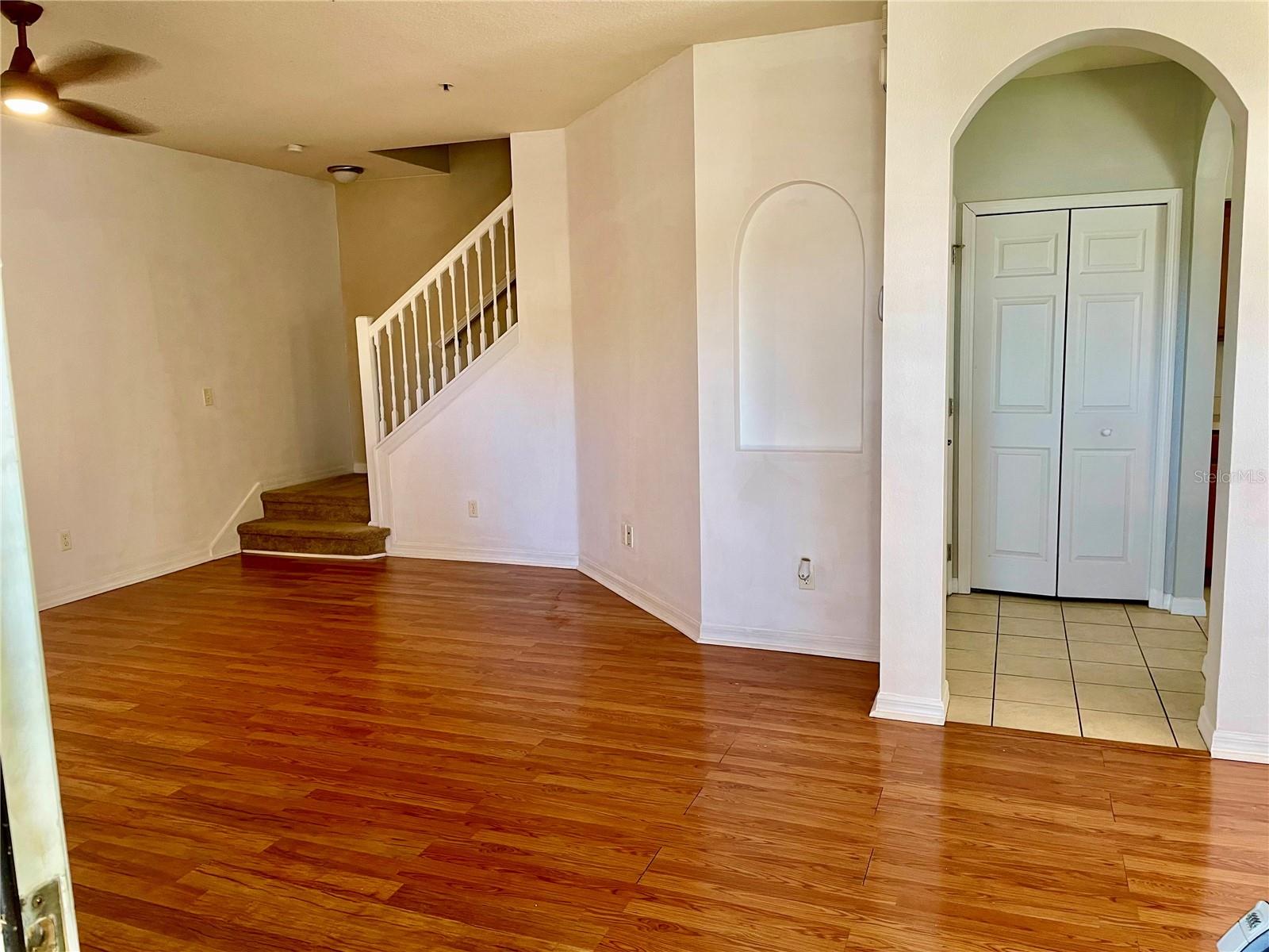 LAKESIDE VILLAGE TOWNHOME - Residential