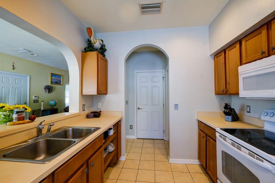 LAKESIDE VILLAGE TOWNHOME - Residential