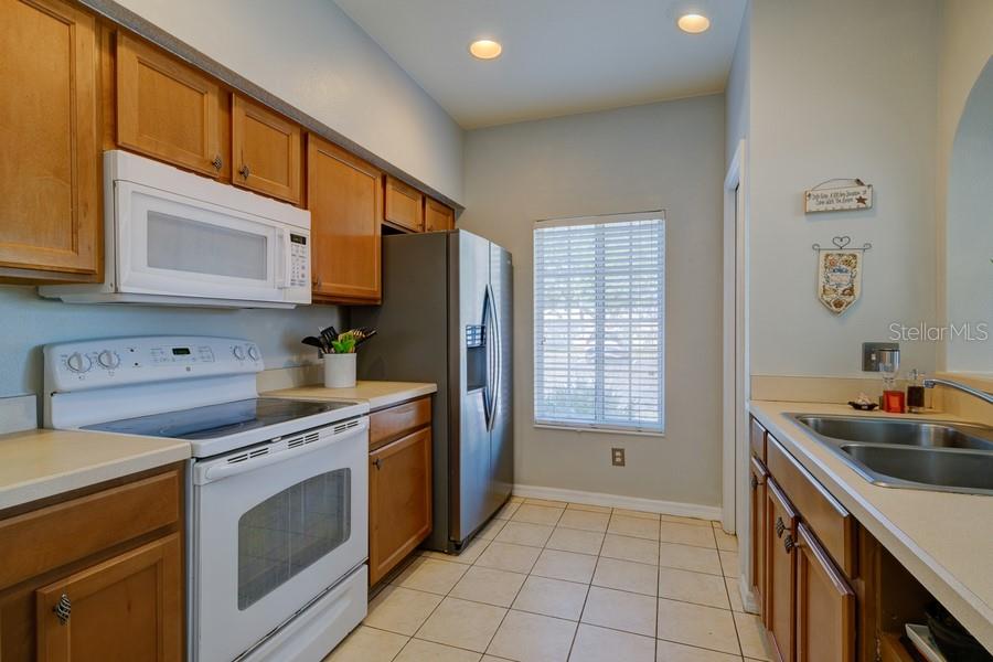 LAKESIDE VILLAGE TOWNHOME - Residential