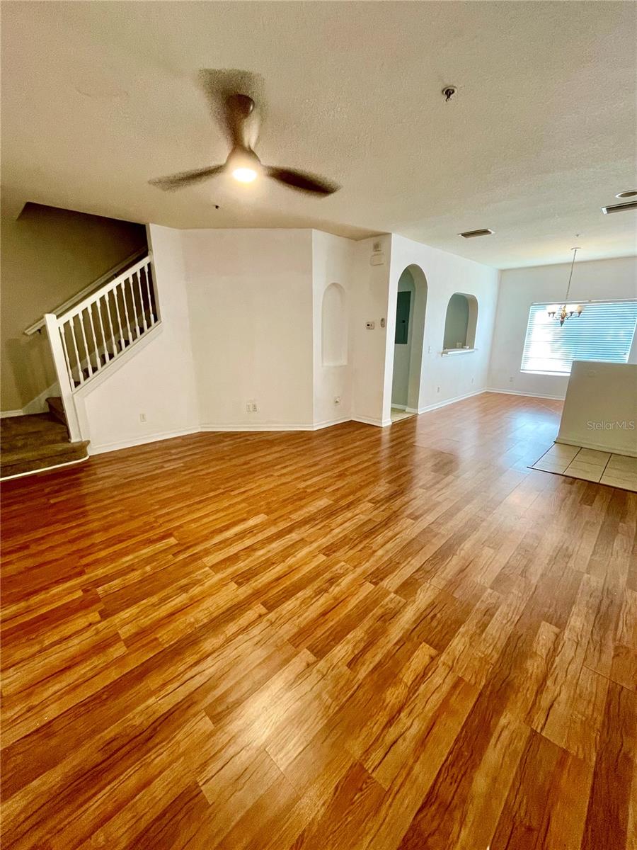 LAKESIDE VILLAGE TOWNHOME - Residential