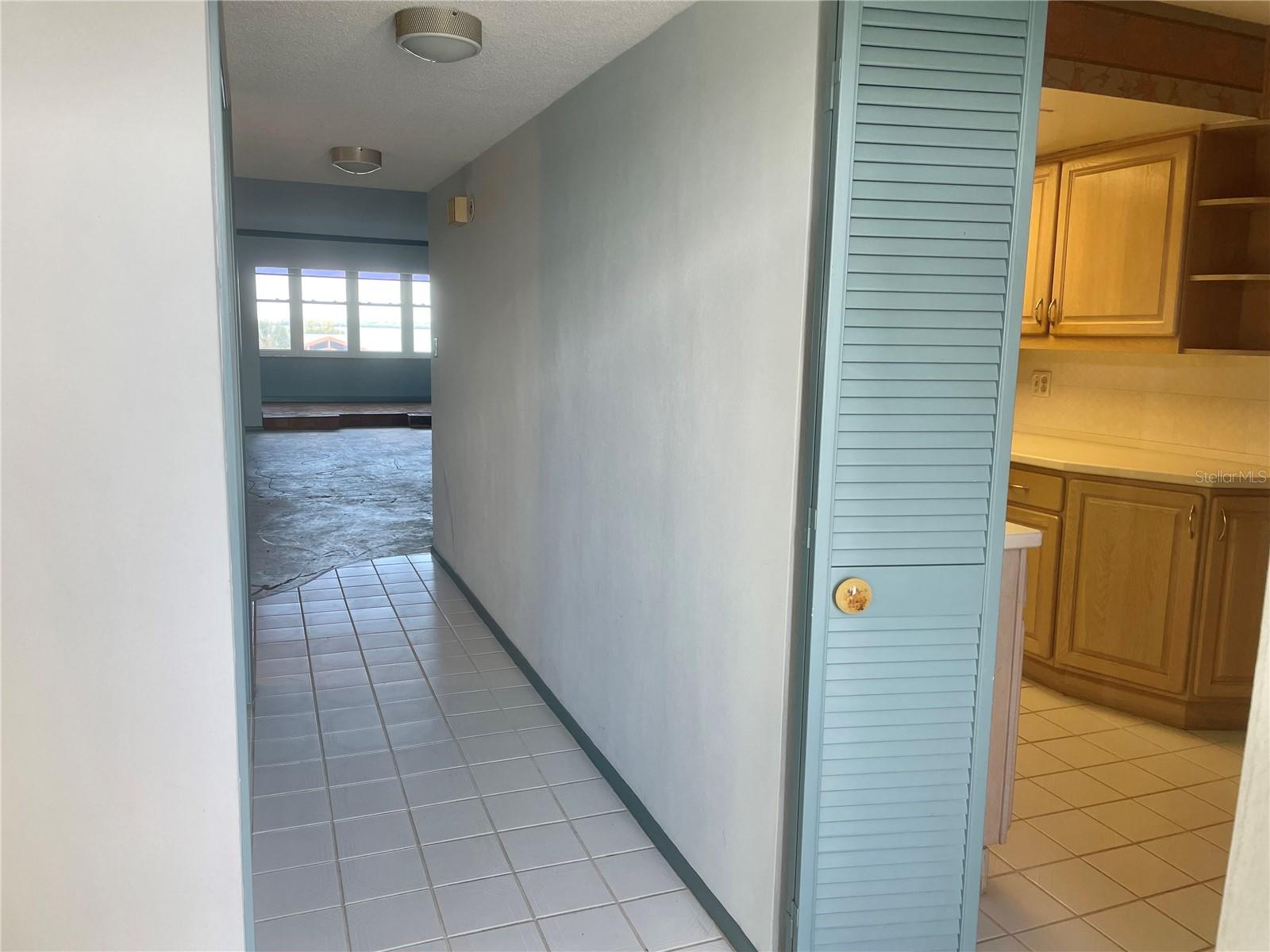 EDGEWATER ARMS 2ND CONDO - Residential