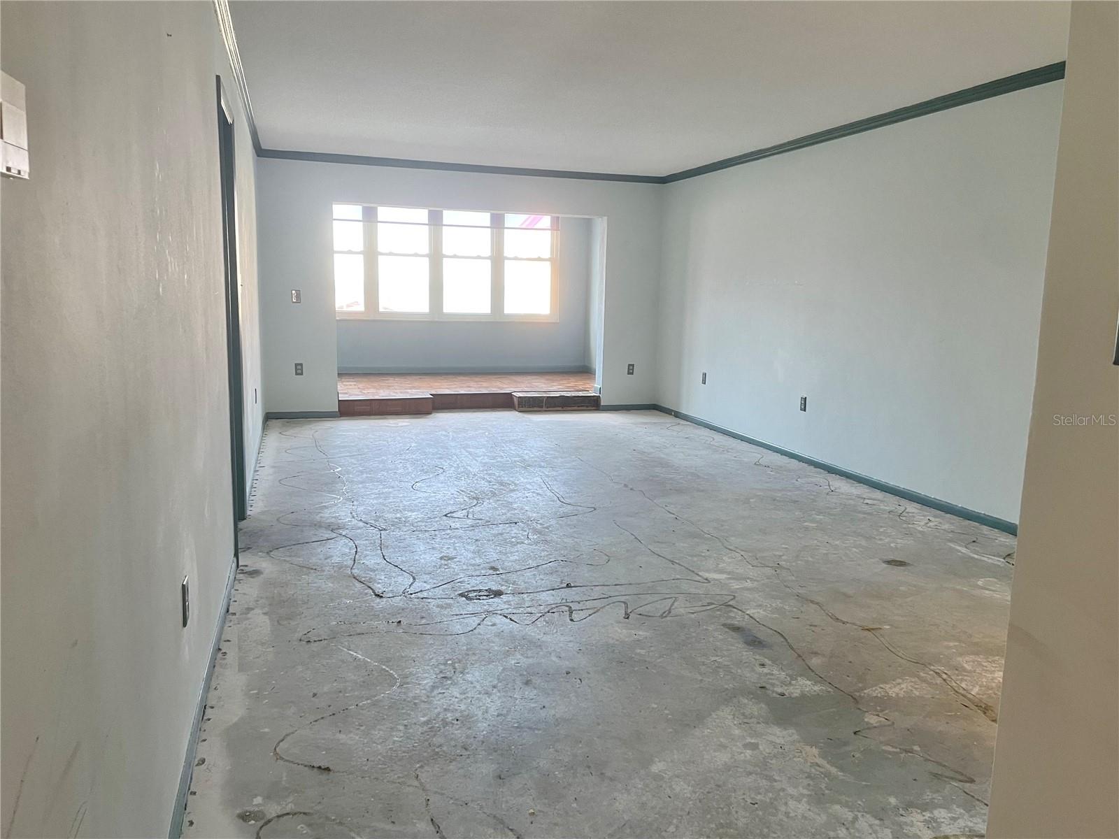 EDGEWATER ARMS 2ND CONDO - Residential