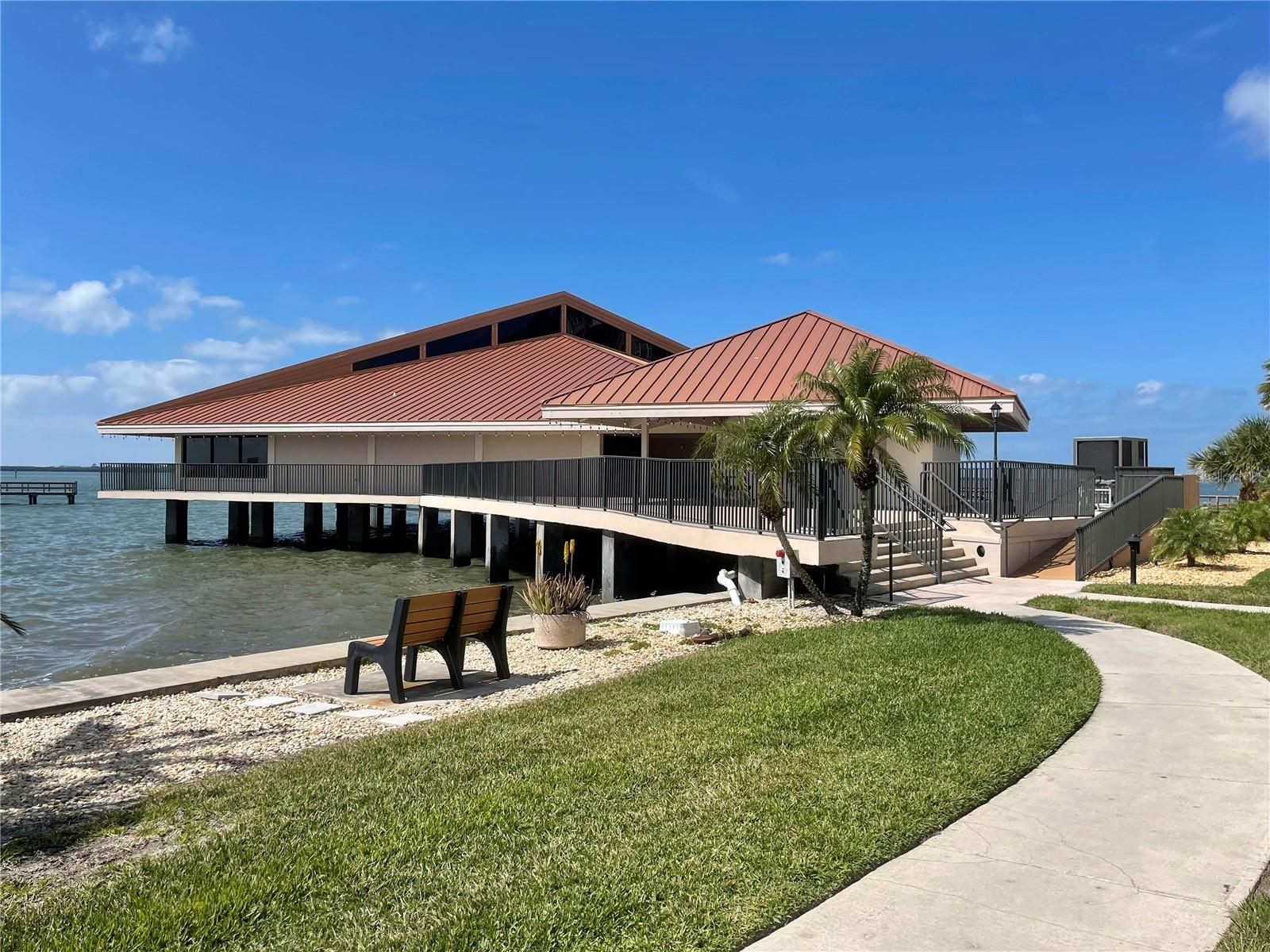 EDGEWATER ARMS 2ND CONDO - Residential