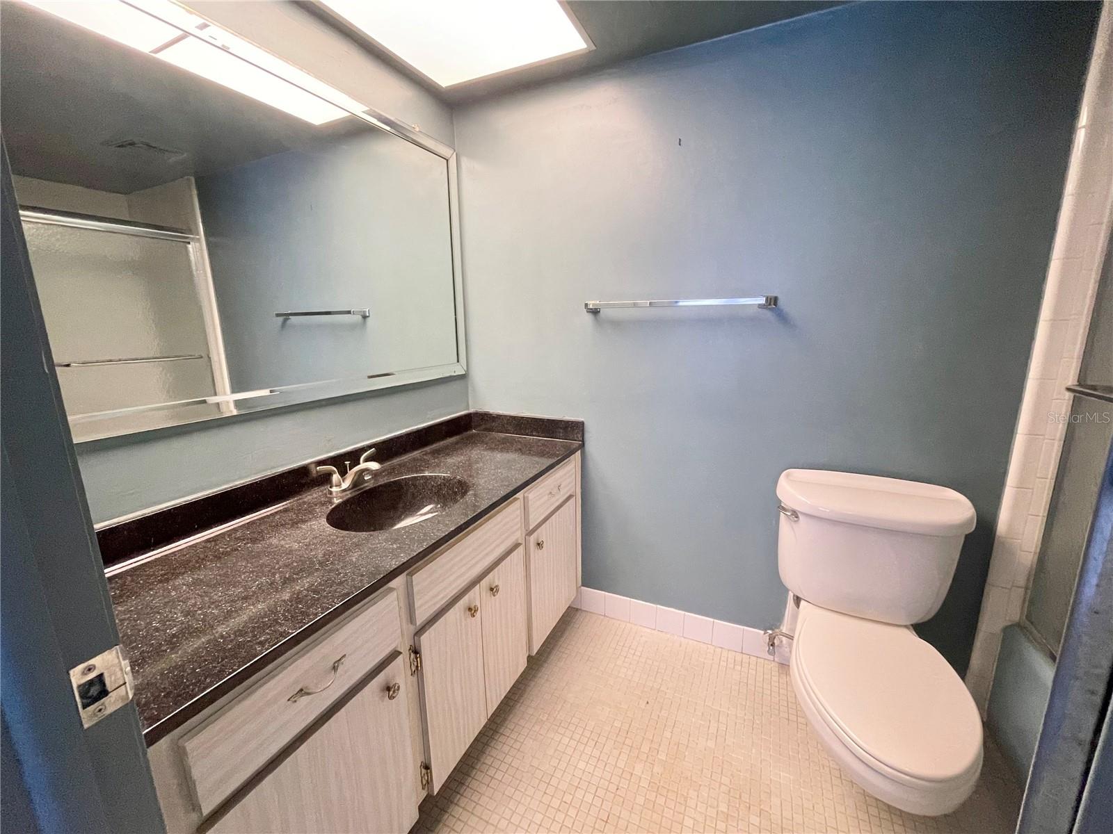 EDGEWATER ARMS 2ND CONDO - Residential