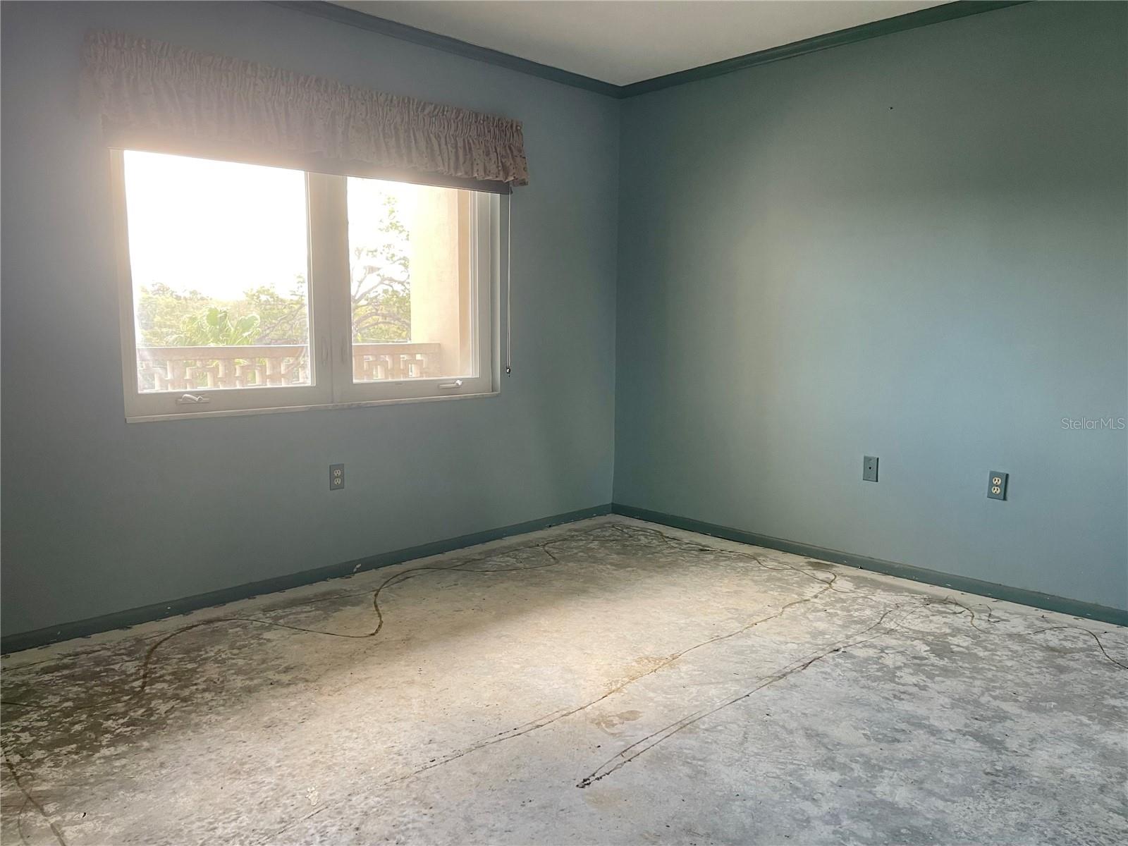 EDGEWATER ARMS 2ND CONDO - Residential