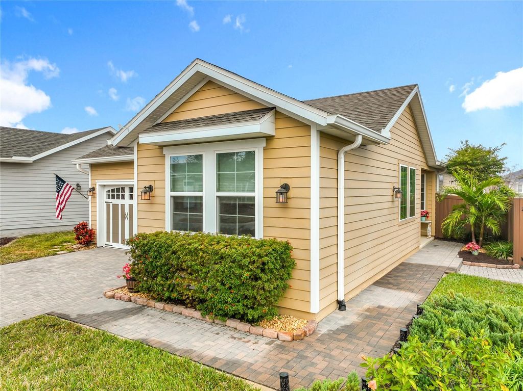 Photo of 383 Alcove Drive, Groveland, FL 34736 (MLS # G5108971)