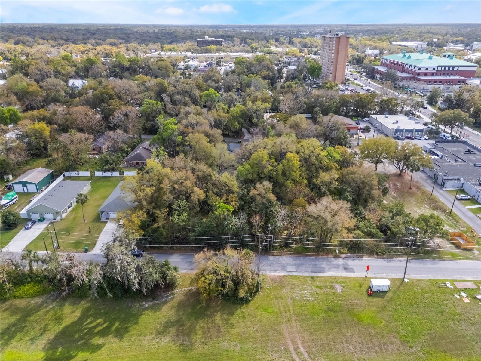 ROGERS DELAND - Land