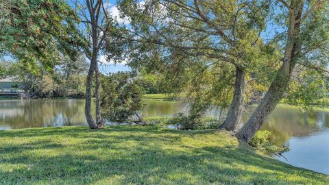 A home in LAKELAND