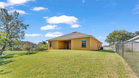 A home in LAKELAND