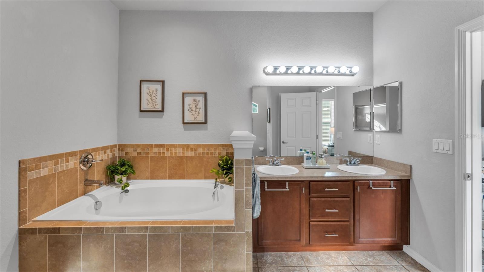 HARTFORD ESTATES - Residential