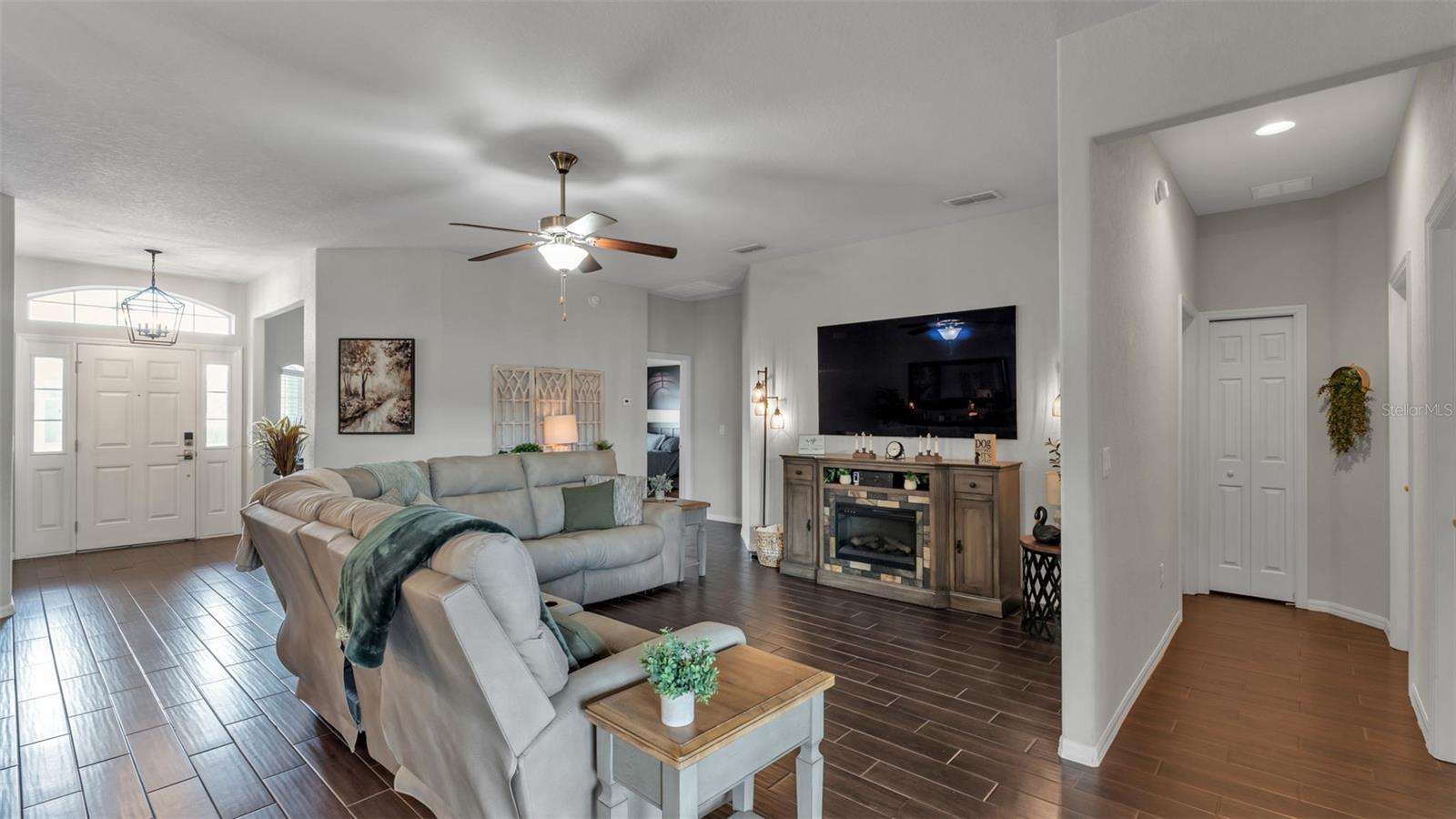 HARTFORD ESTATES - Residential