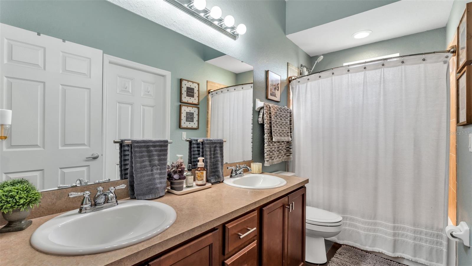 HARTFORD ESTATES - Residential