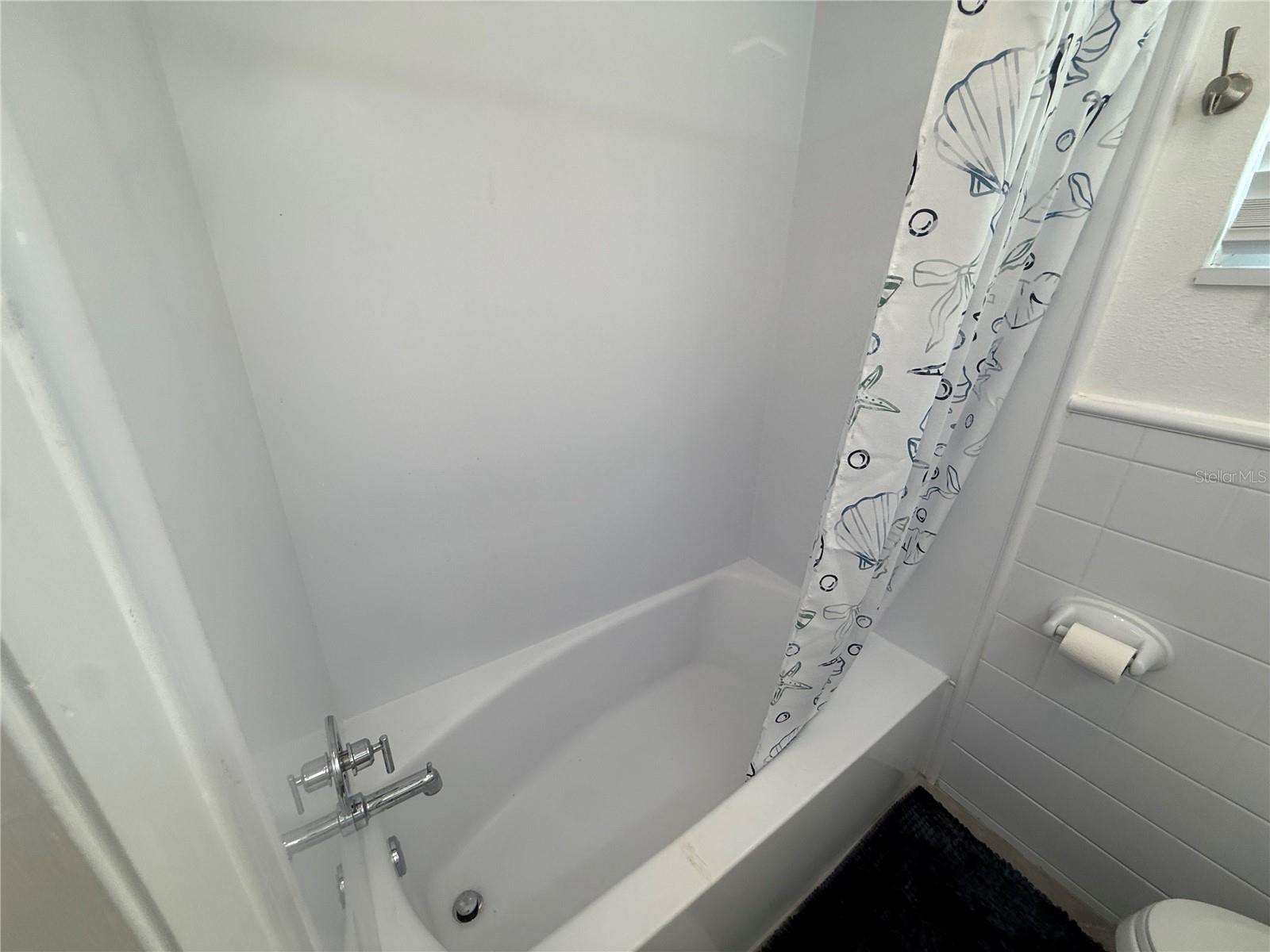 NEWPORT UNIT 1 - Residential Lease