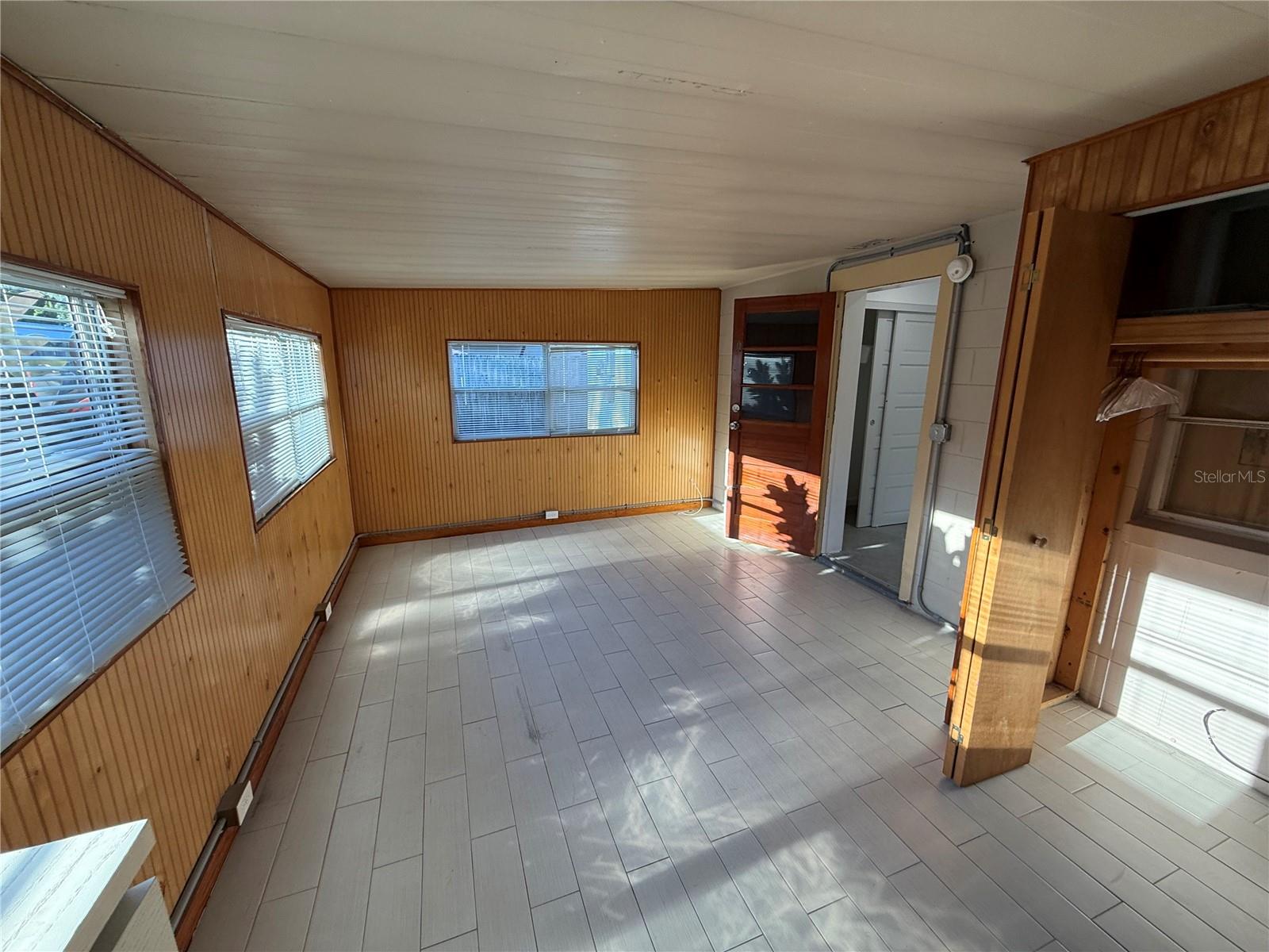 NEWPORT UNIT 1 - Residential Lease