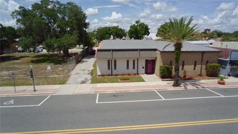 Photo of 208 E Lake Avenue, Auburndale, FL 33823 (MLS # S5156809)