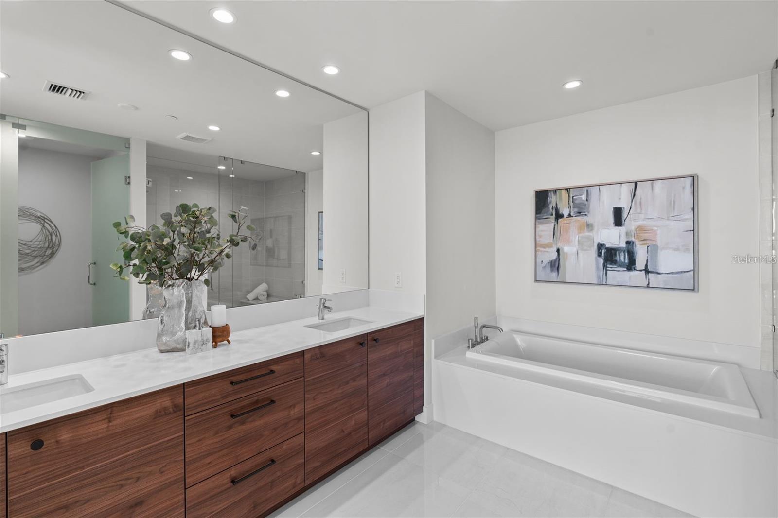 SALTAIRE CONDO - Residential