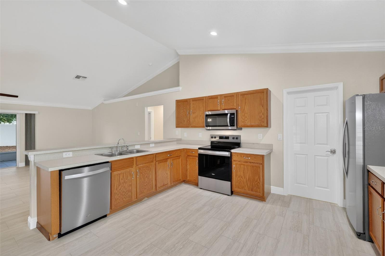 LEESBURG LAKE POINTE AT SUMMIT - Residential