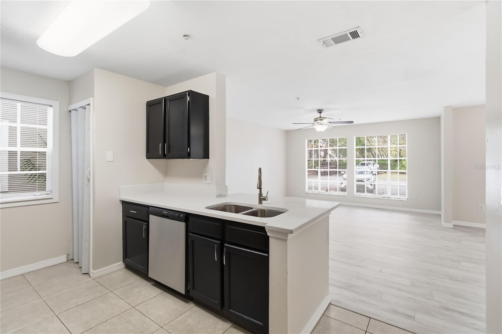 HUNTERS CHASE CONDO PH 1 - Residential