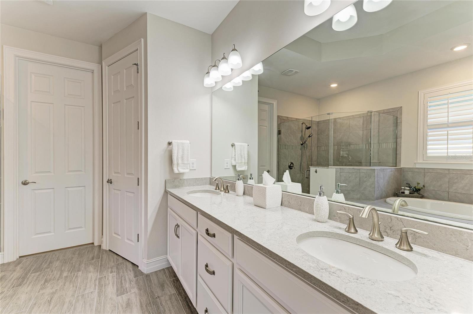 TOSCANA ISLES - Residential