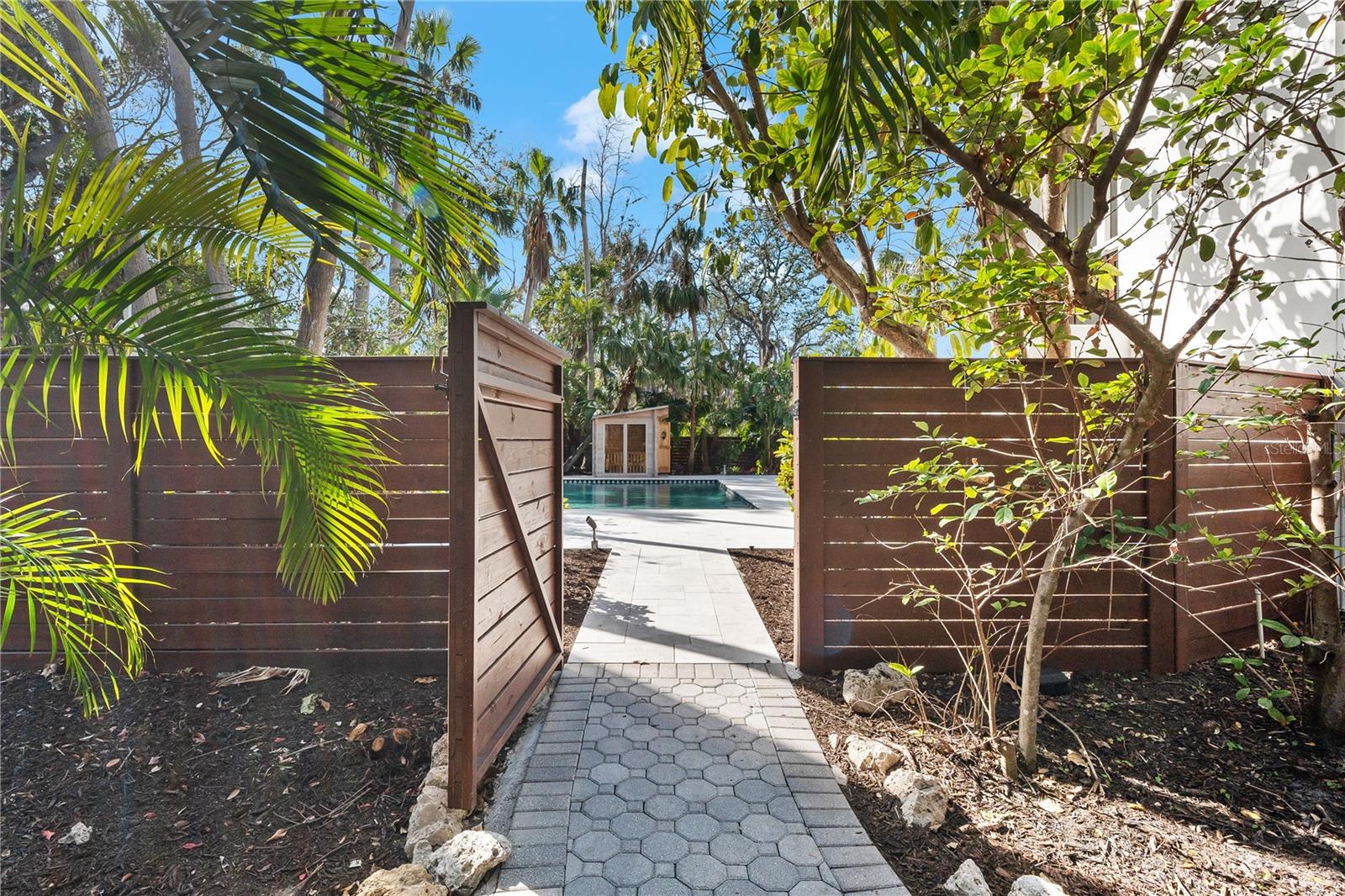 SIESTA COVE SUB - Residential