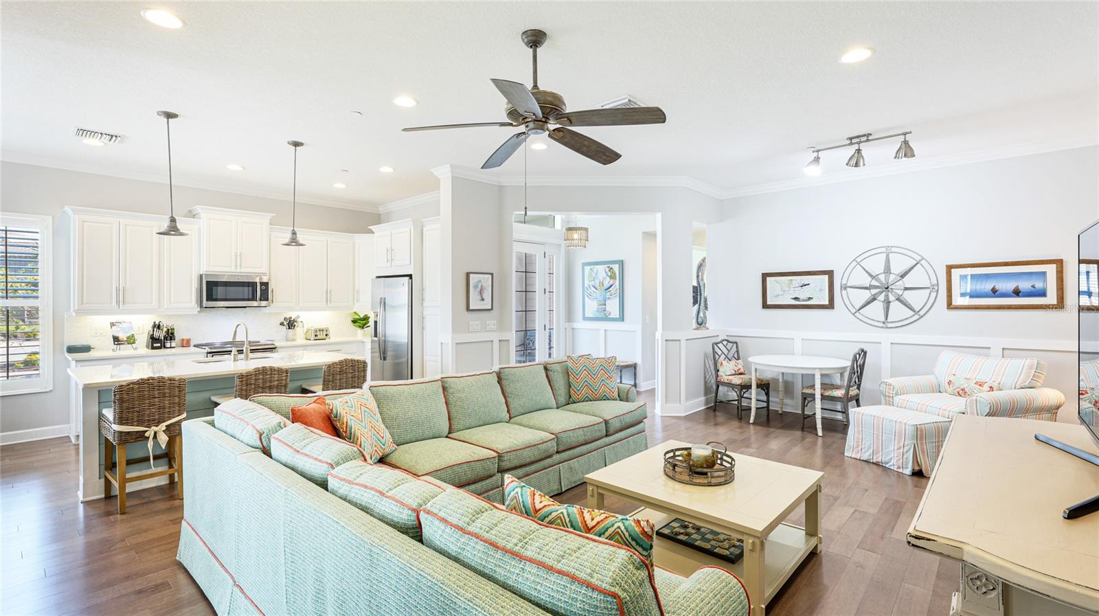 EDGEWATER WALK II ON HARBOUR IS 2,4,8-11 - Residential