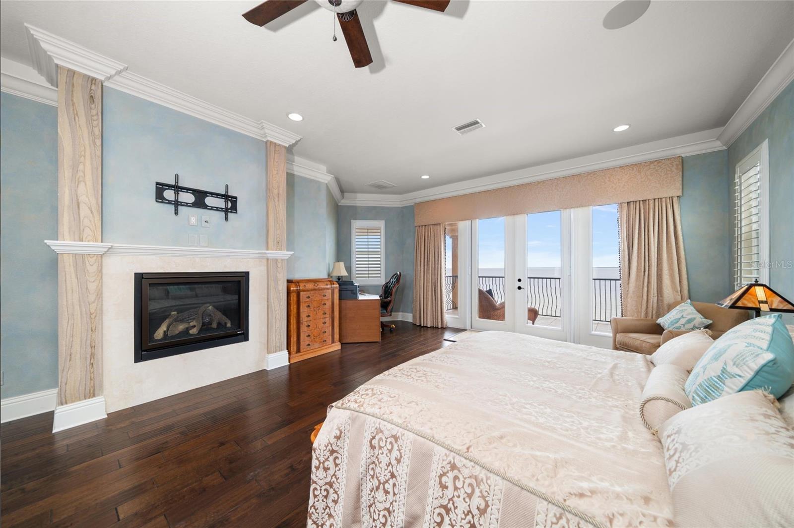 BAY VISTA - Residential