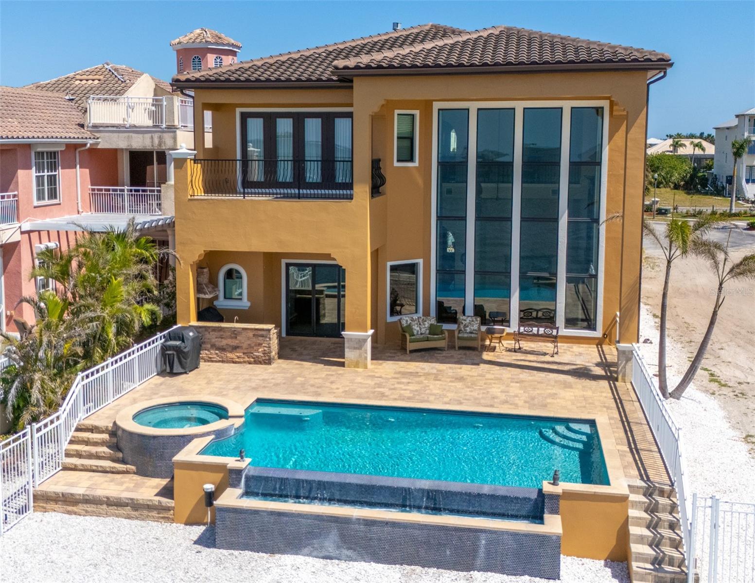 BAY VISTA - Residential