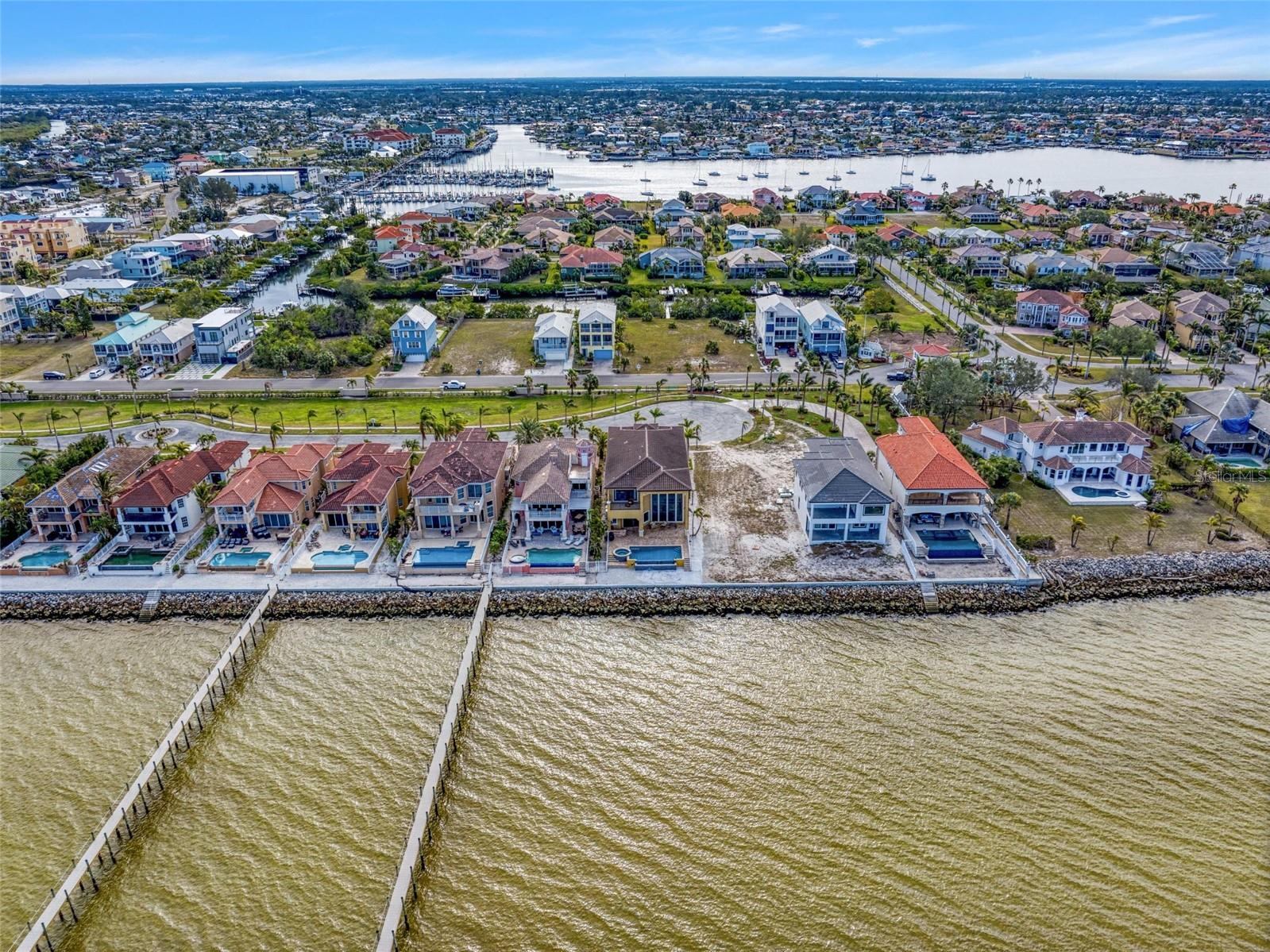 BAY VISTA - Residential