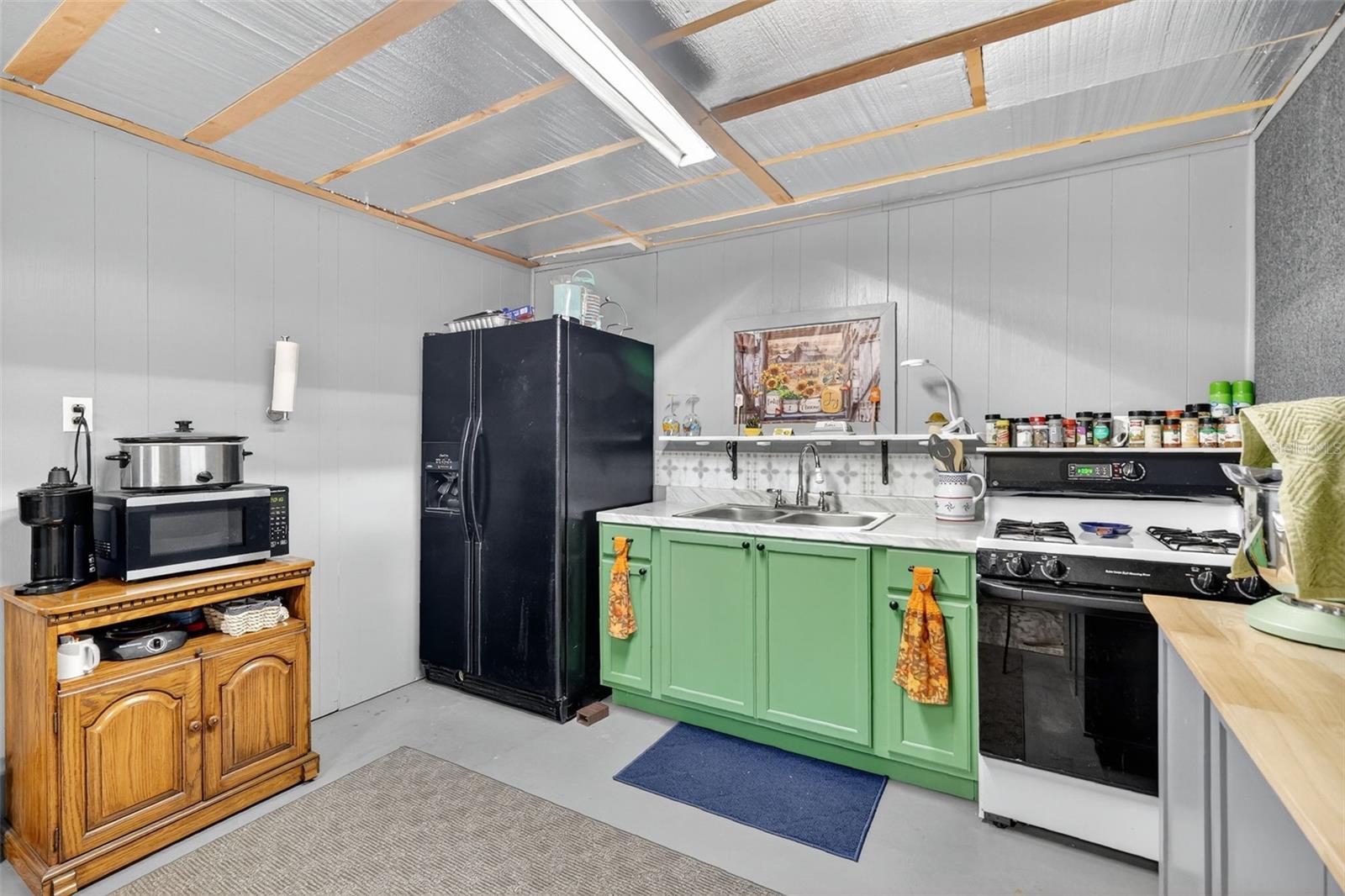 BREEZEWOOD ESTATE - Residential