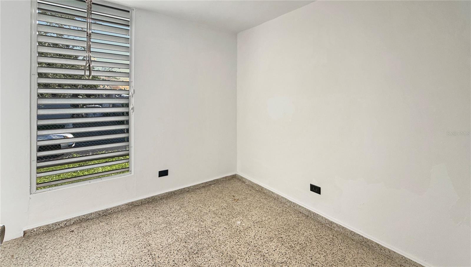 EXT. LA MILAGROSA - Residential Lease