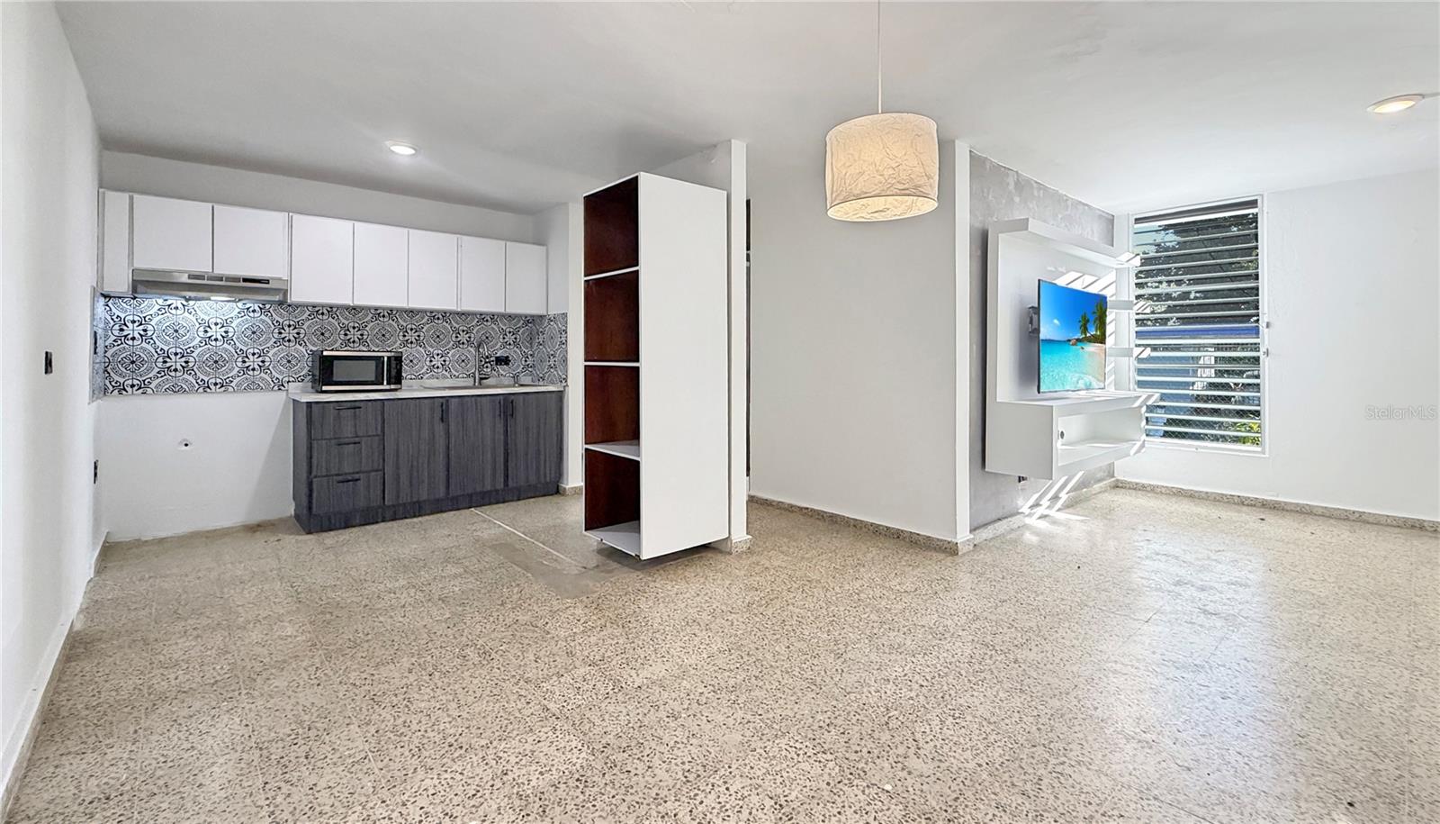 EXT. LA MILAGROSA - Residential Lease
