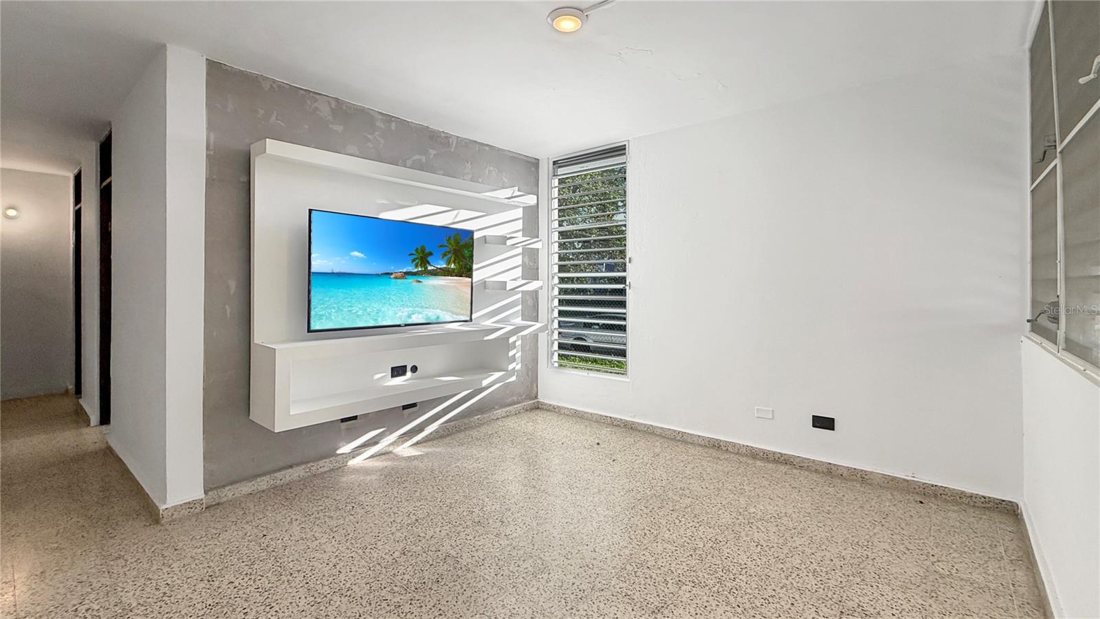 EXT. LA MILAGROSA - Residential Lease