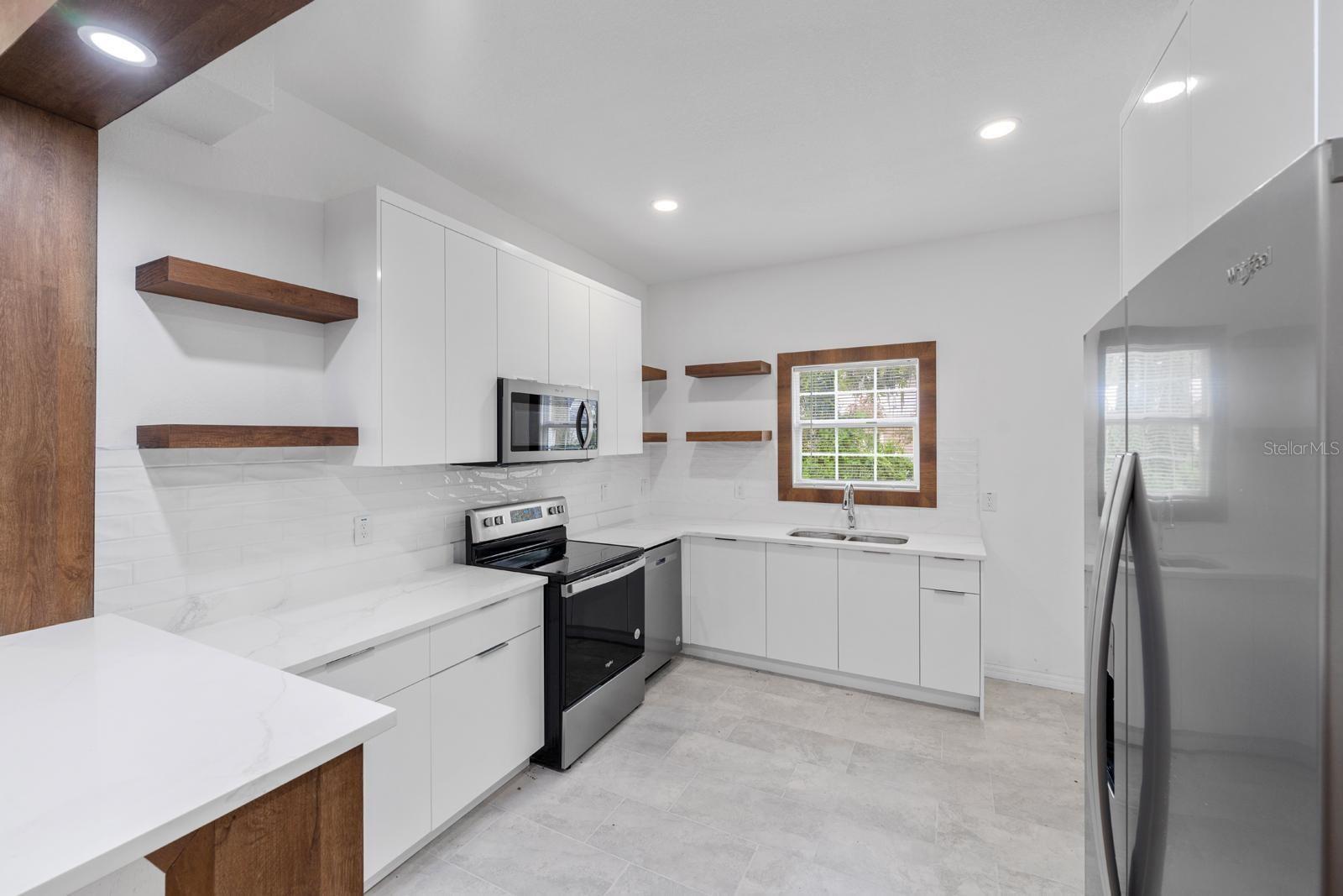 106 E CALHOUN STREET