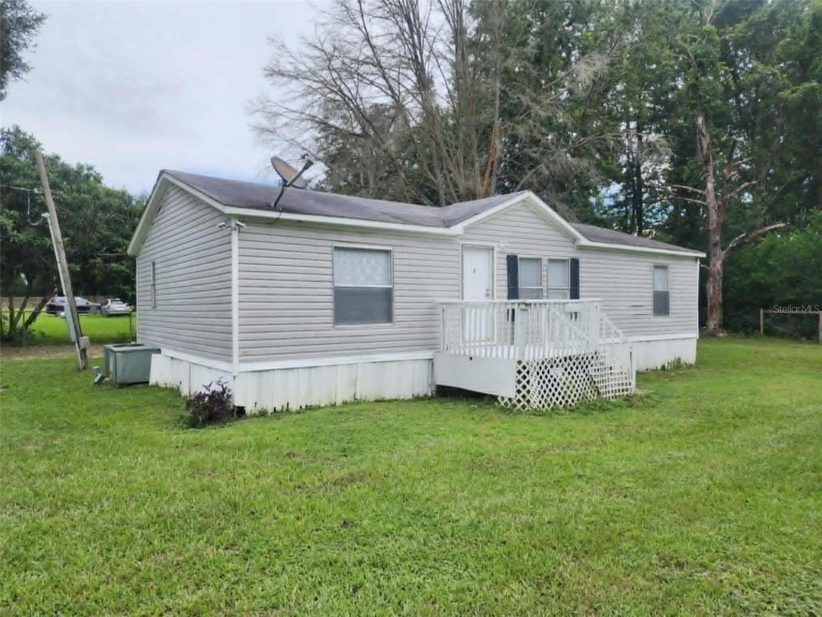3 bedroom 2 bathroom double wide just minutes from the World Equestrian center ready for new owners. Sitting on a cleared corner lot, fully fenced and conveniently situated right as you enter the neighborhood. Don't miss your opportunity to own in a thriving community located minutes from SR 200, Hospitals and shopping.