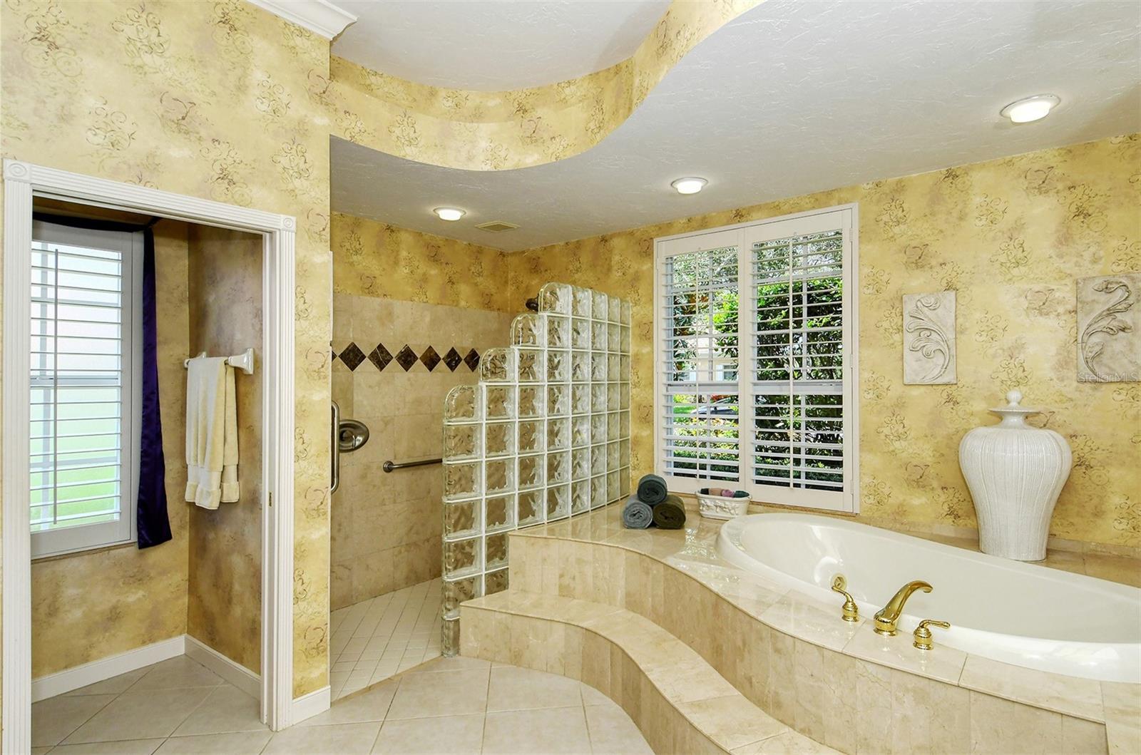 SILVER OAKS - Residential