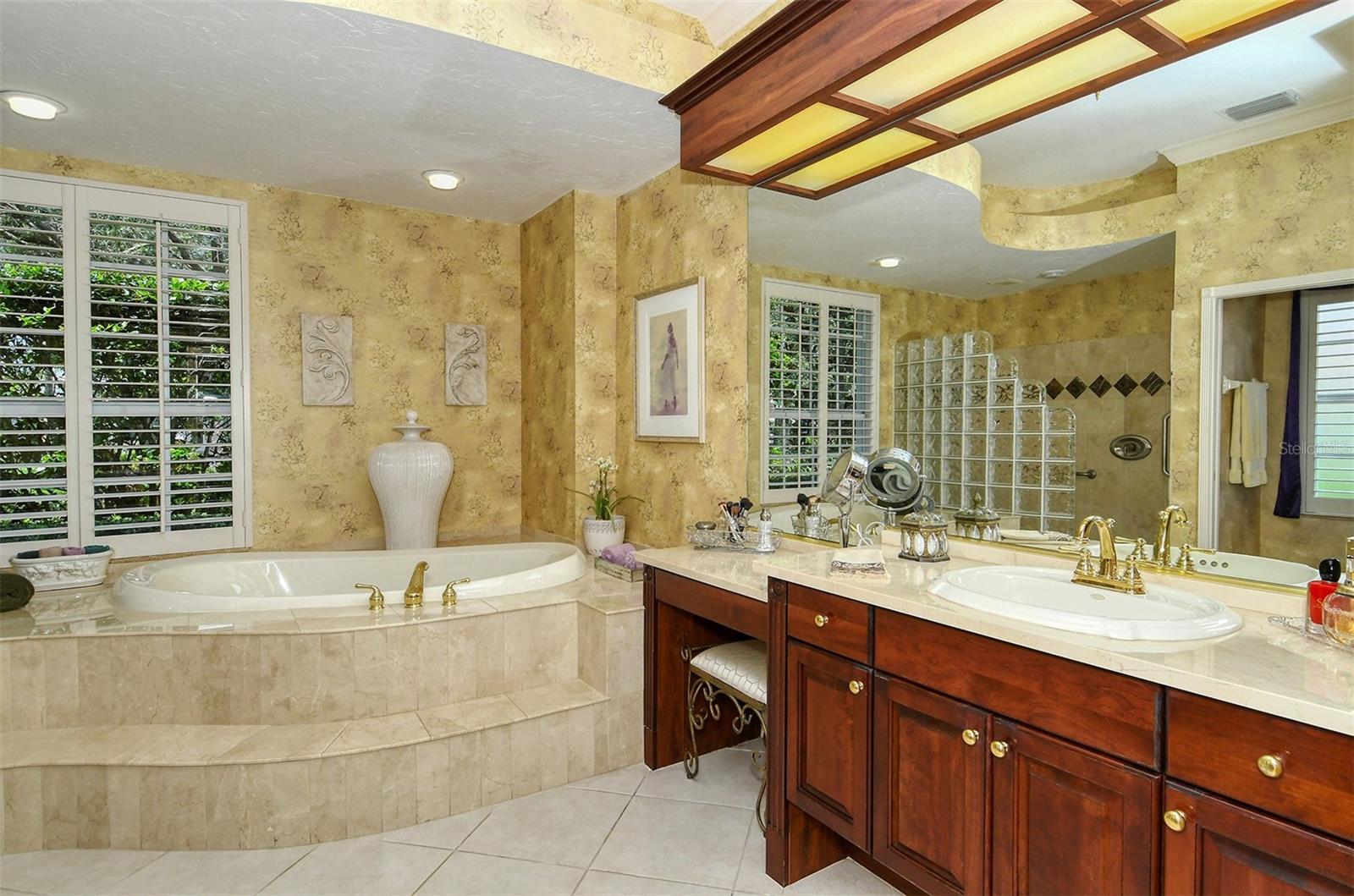 SILVER OAKS - Residential