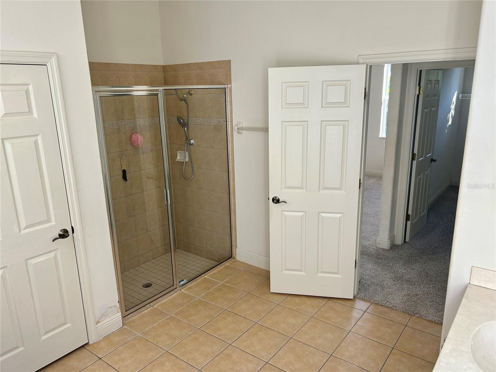 EMERALD ESTATES - Residential Lease