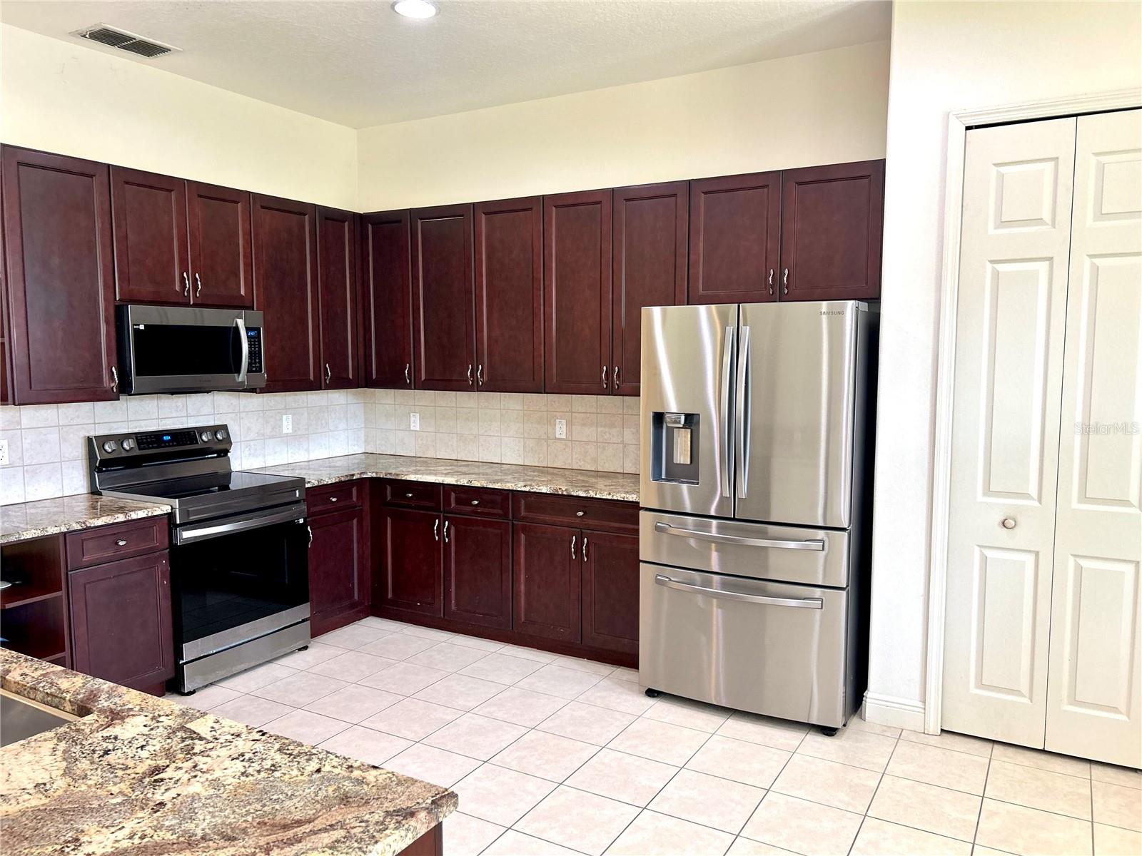 EMERALD ESTATES - Residential Lease