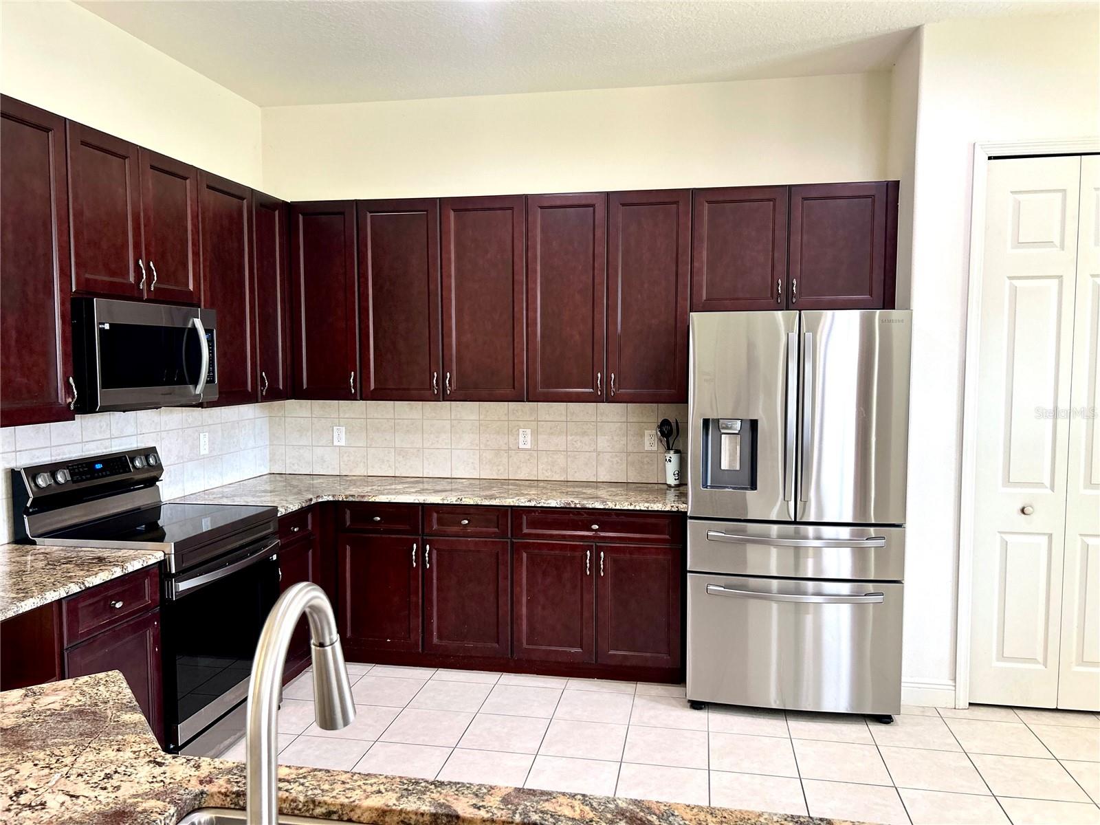 EMERALD ESTATES - Residential Lease