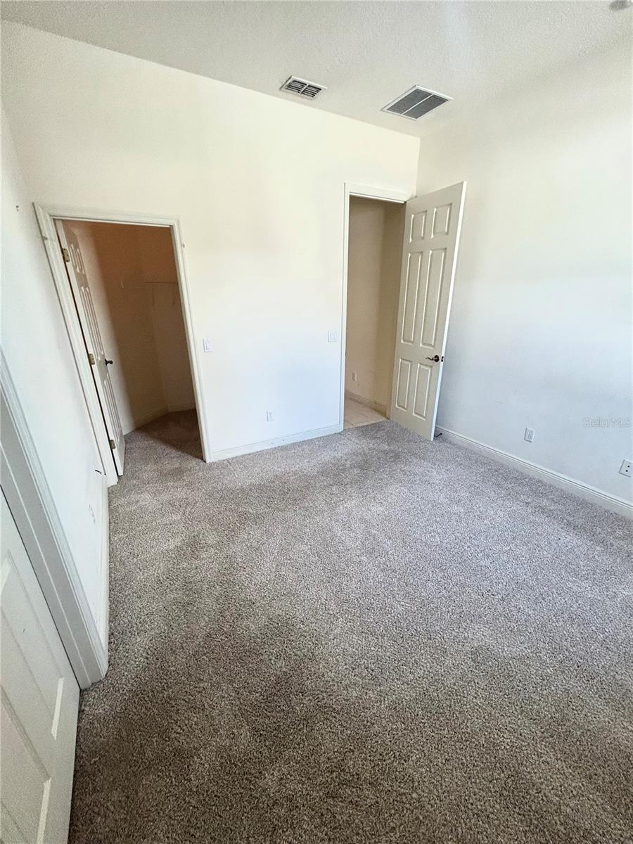 EMERALD ESTATES - Residential Lease