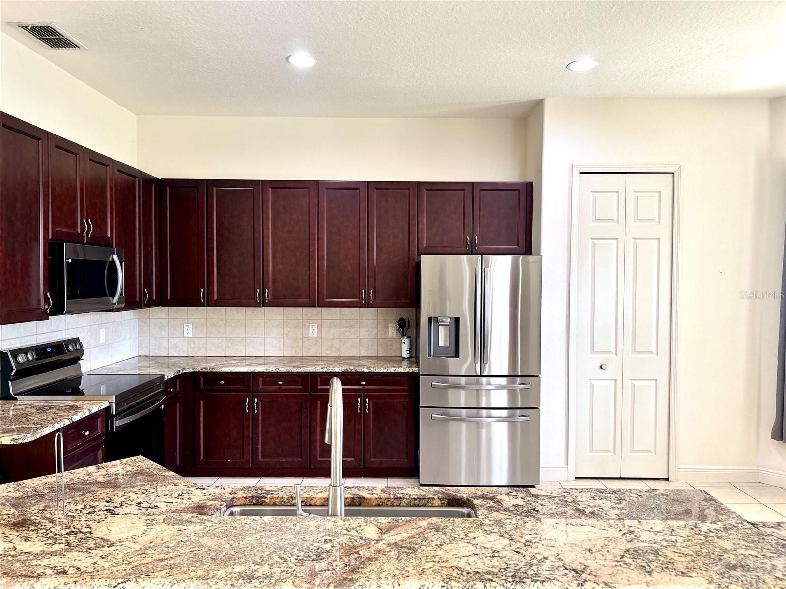 EMERALD ESTATES - Residential Lease