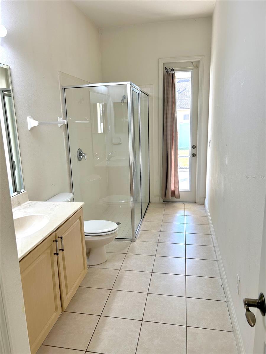 EMERALD ESTATES - Residential Lease