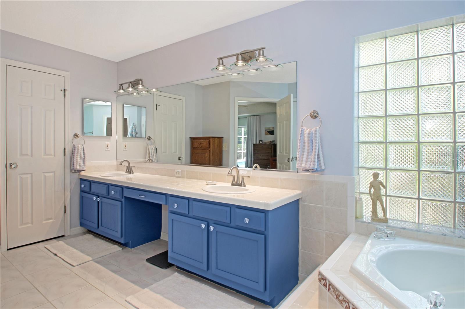 LAKE RIDGE CLUB FIRST ADD - Residential