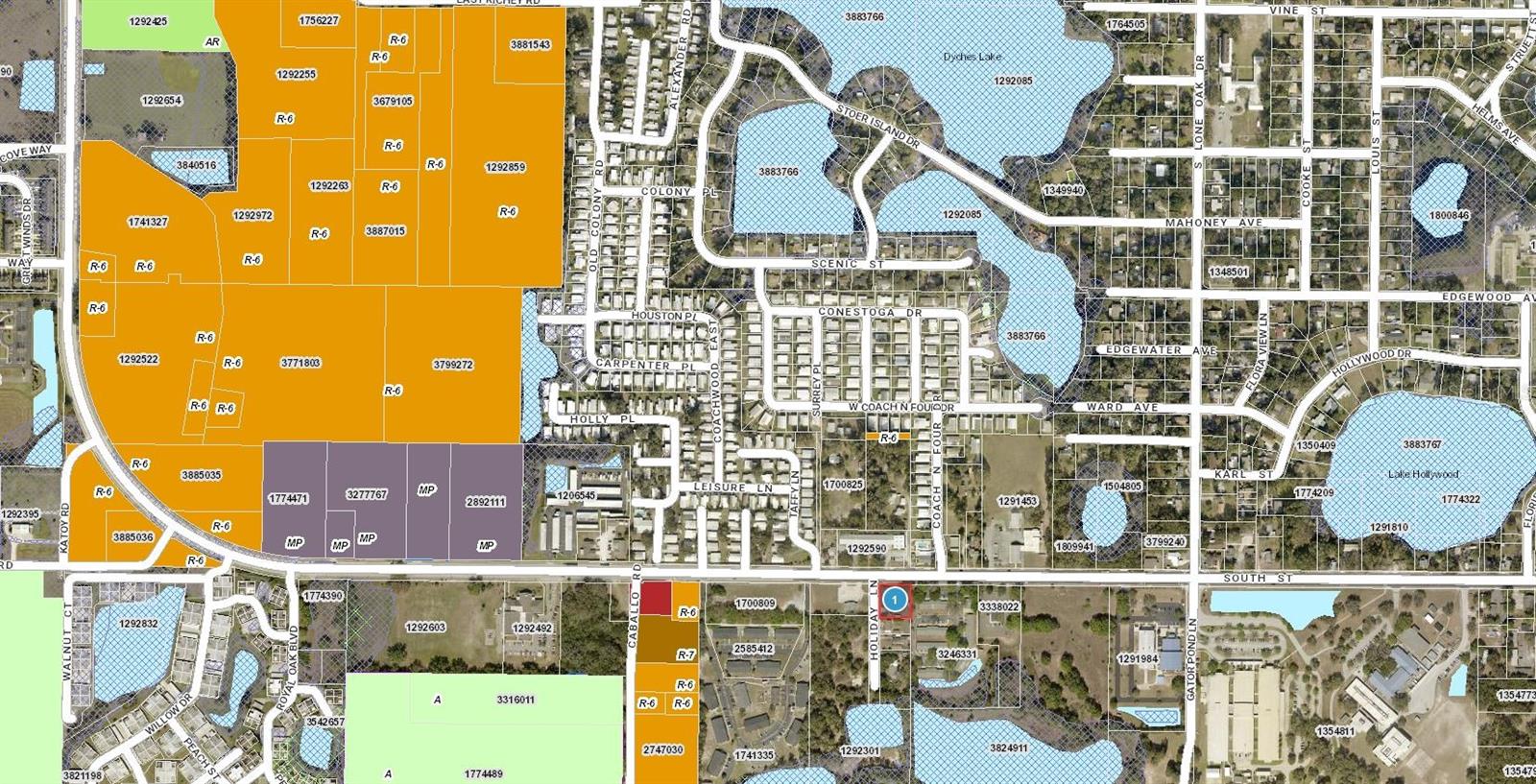 Main image without alt text