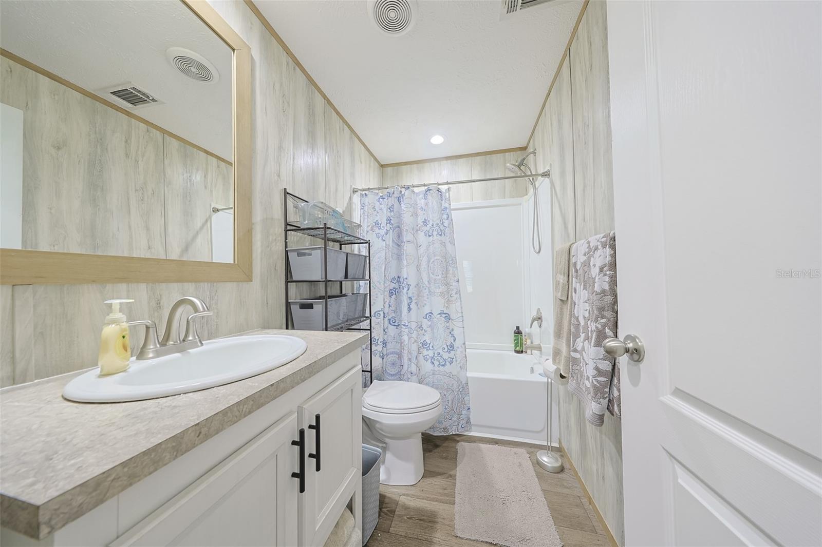 LEISURE ACRES - Residential