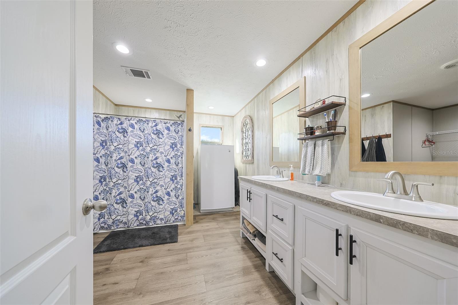 LEISURE ACRES - Residential