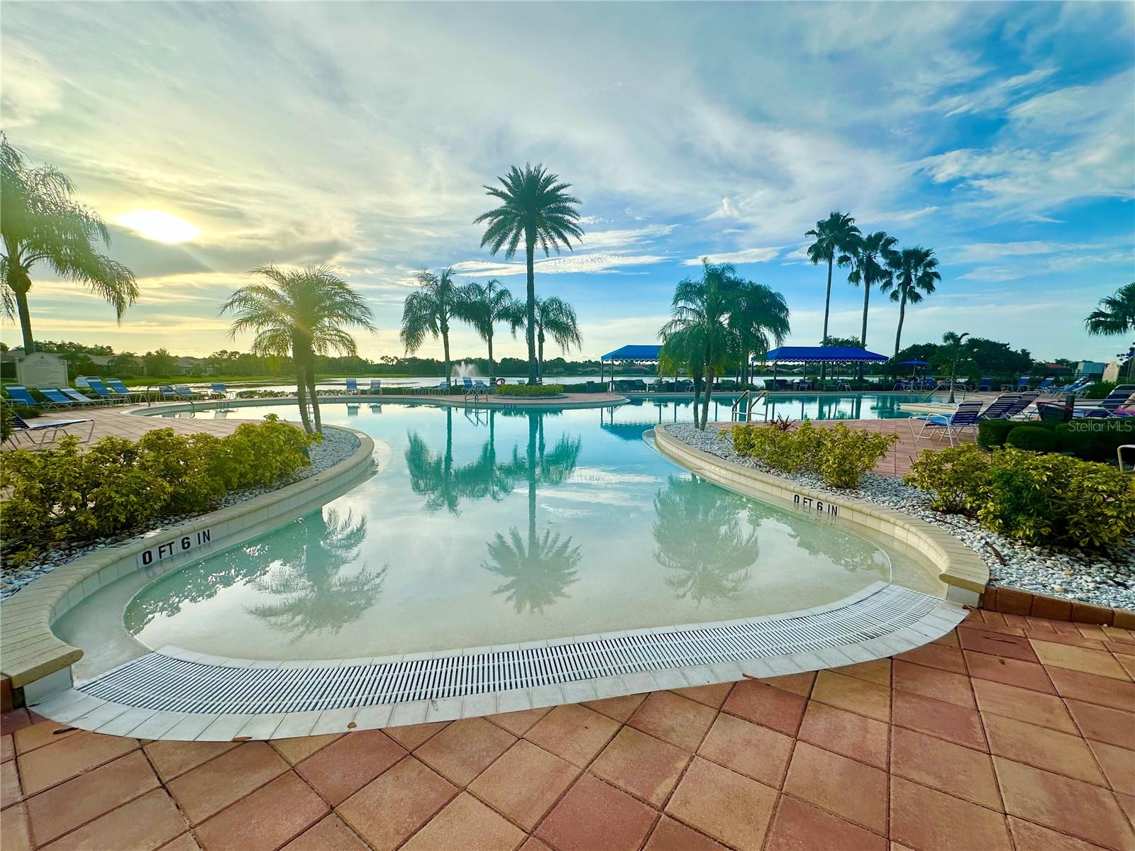 VALENCIA LAKES - Residential