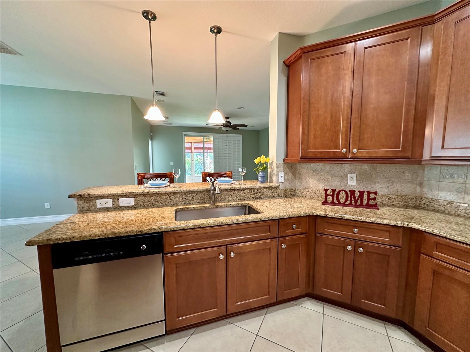 VALENCIA LAKES - Residential